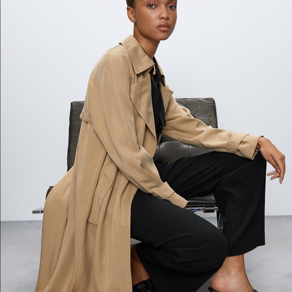 Aritzia Babaton Lawson trench jacket Size S